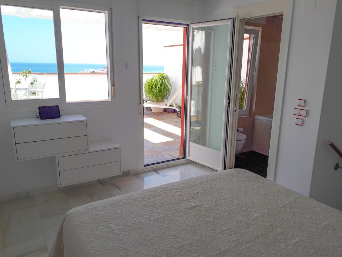 Atico Duplex Con Vistas Al Mar. Dos Plazas De Garaje Apartman Torremolinos Kültér fotó