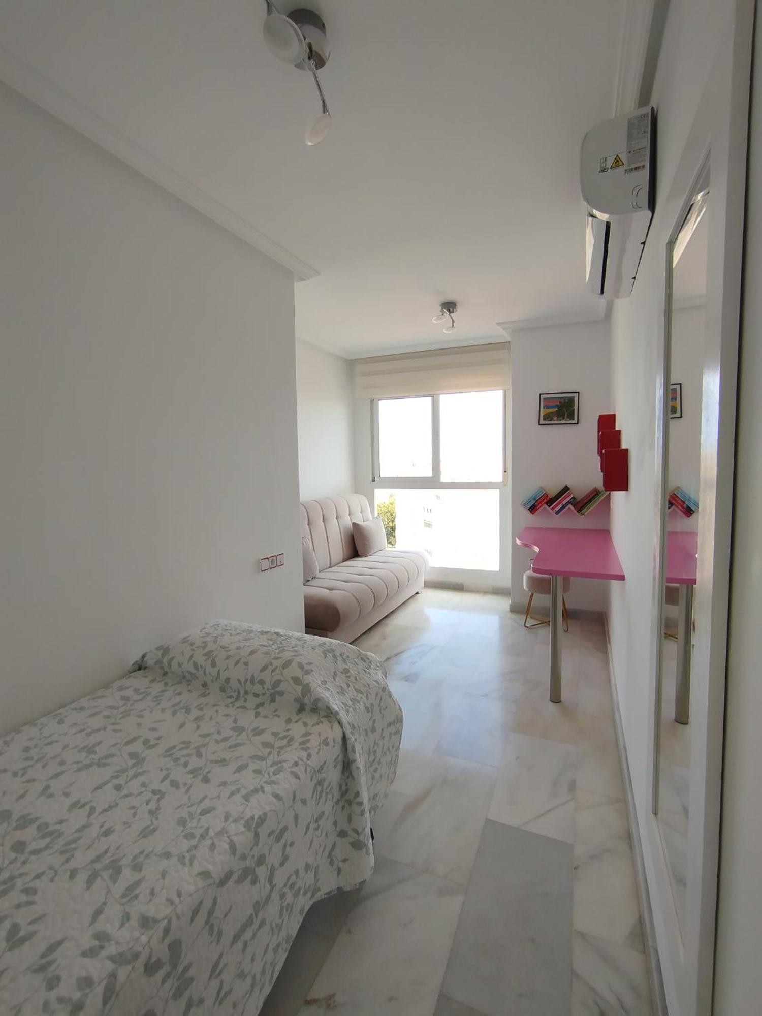 Atico Duplex Con Vistas Al Mar. Dos Plazas De Garaje Apartman Torremolinos Kültér fotó